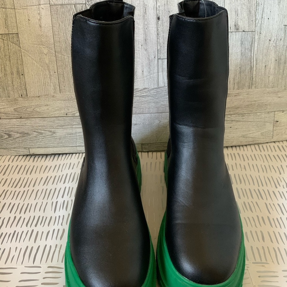 Black and Green fashion Boots